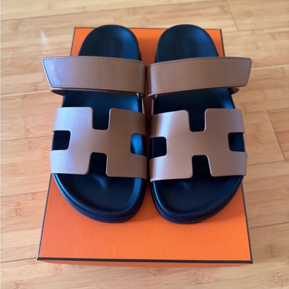 Hermès Chypre Sandals in Naturel